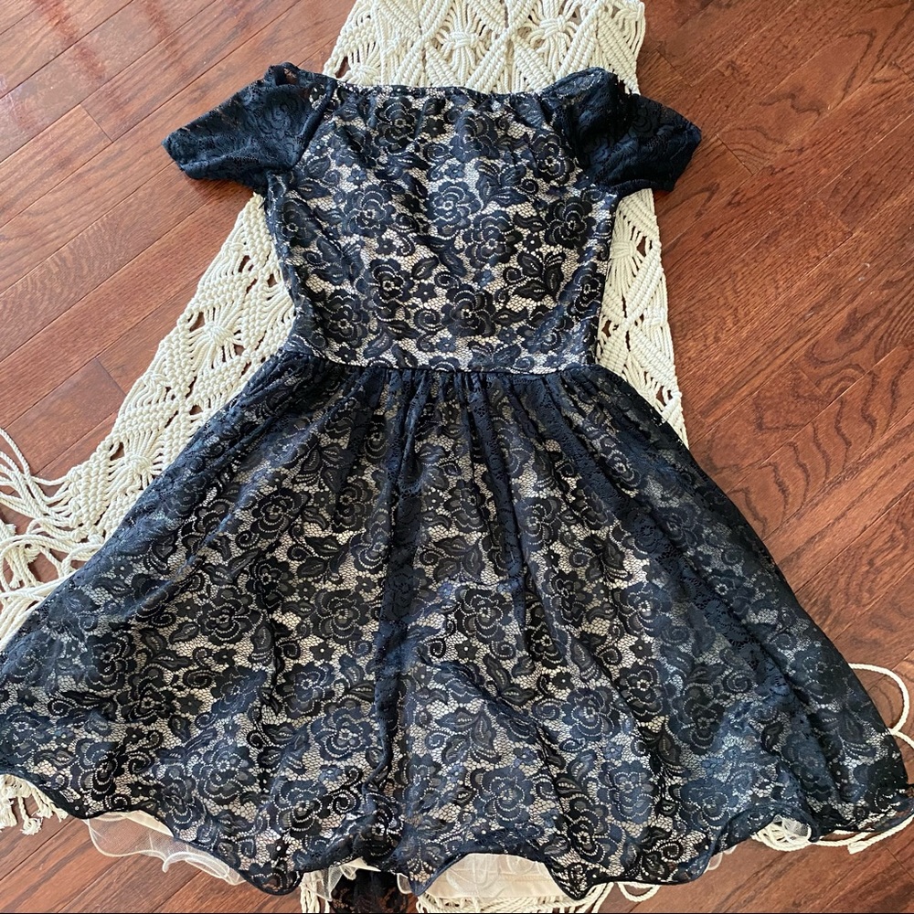 [Chi Chi London] Lace Cocktail dress - Picture 9 of 10